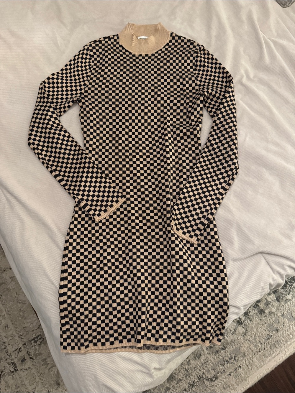 Abercrombie & Fitch Checkerboard Long Sleeve Dress in Beige and Black